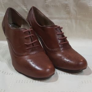 Adrienne Vittadini brown leather booties